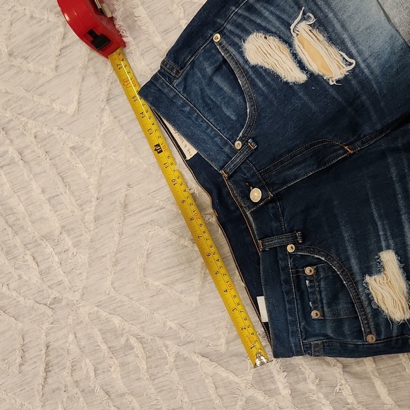 Dark wash, distressed,  cuffed hem Rag&bone distressed jean shorts size 26! - Picture 8 of 10
